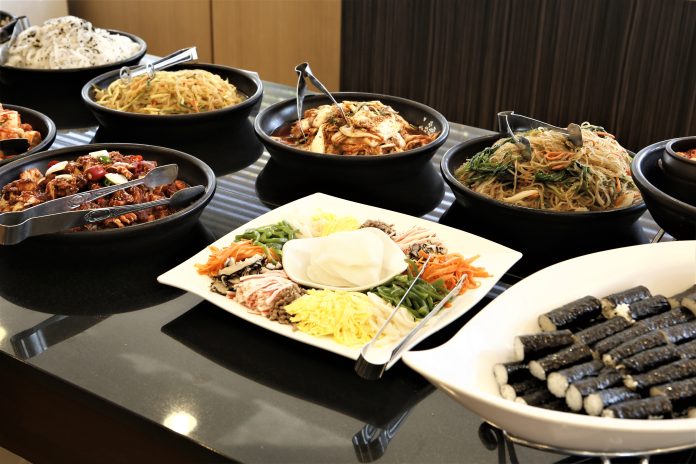 Die Hut's Sunday buffet